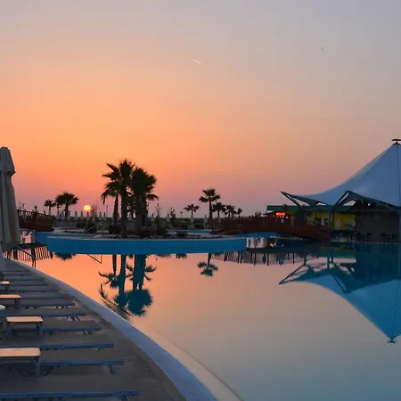 Aquasis De Luxe & Hotel