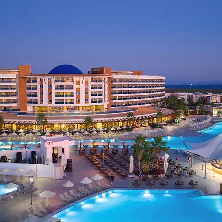Aquasis De Luxe & Otel 5*